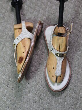 Michael Kors Size 9.5M Gray Cream MK Logo Flat Sandals